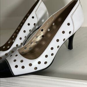 Stuart Weitzman Black and White Women's Shoes size 7